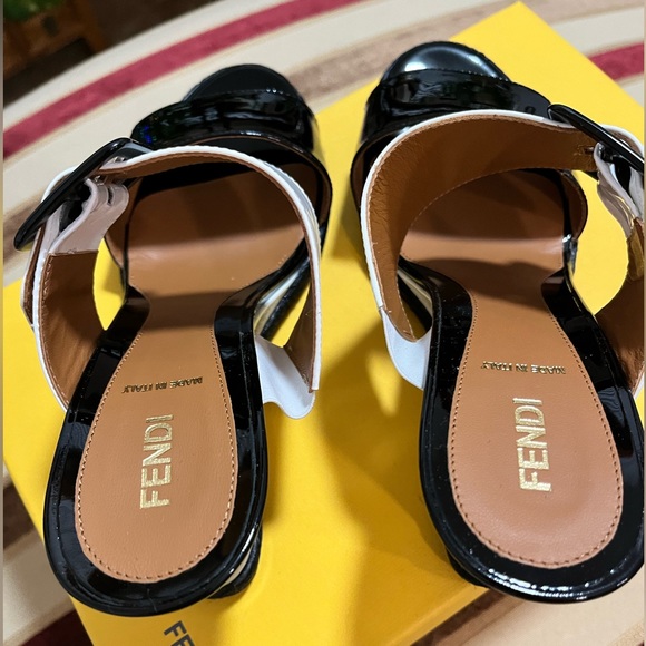 FENDI NIB AUTHENTIC WHITE & BLACK GENUINE PATENT LEATHER WEDGE HEEL SANDALS - Picture 5 of 17